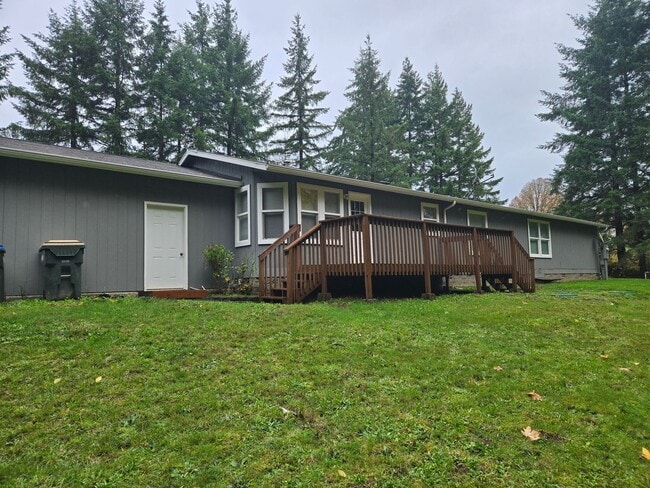 Building Photo - 3 Bedroom 2 Bath