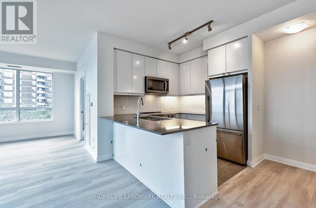 Photo du bâtiment - 3270 Sheppard Ave E