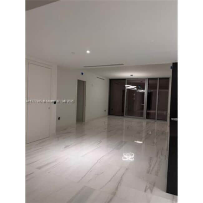 Building Photo - 300 Biscayne Boulevard Way