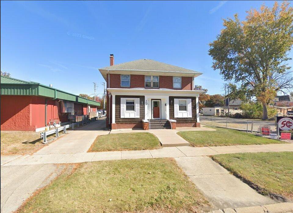 Primary Photo - 305 N Bloomington St