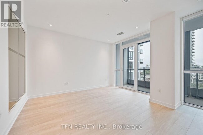 Building Photo - 15 Richardson St