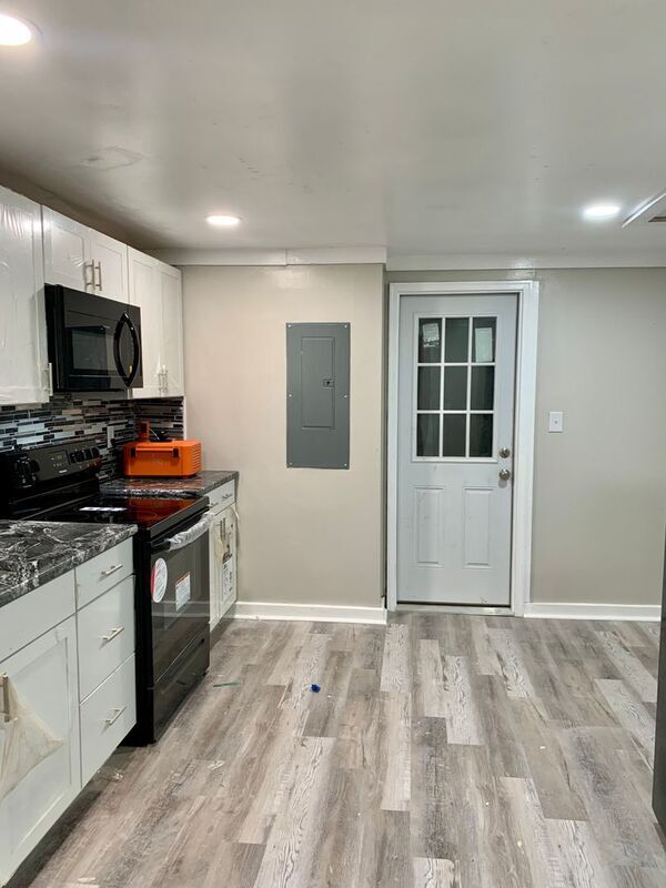 Building Photo - 405 N 12th Ave