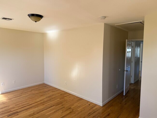 Foto del edificio - 99 Bidwell Ave