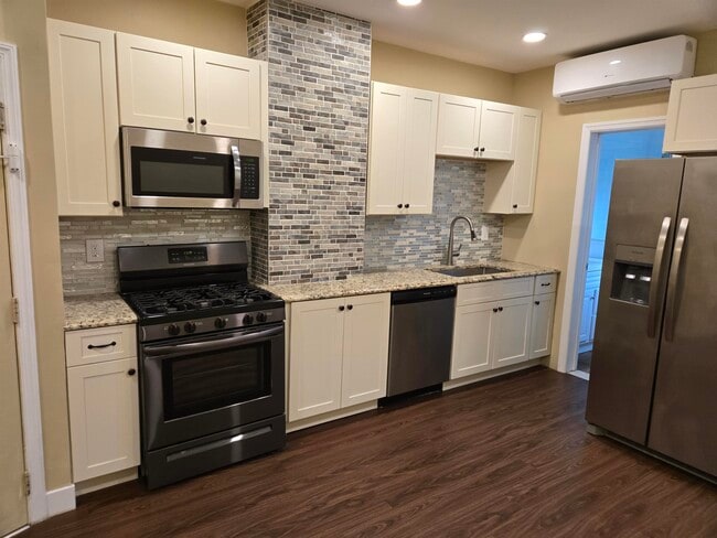 Building Photo - 120 68th St