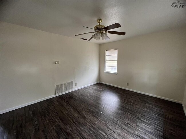 Foto del edificio - 1421 Tanbark Rd