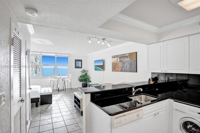 Foto del edificio - 2501 S Ocean Dr