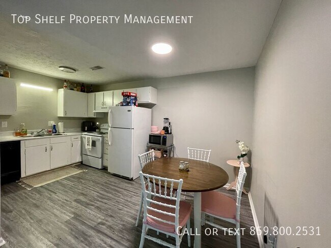 Building Photo - Coming Soon! 2 Bedroom Off Alumni Drive Cl...