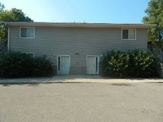 Building Photo - 2 Bedroom 1 Bathroom unit For Rent
