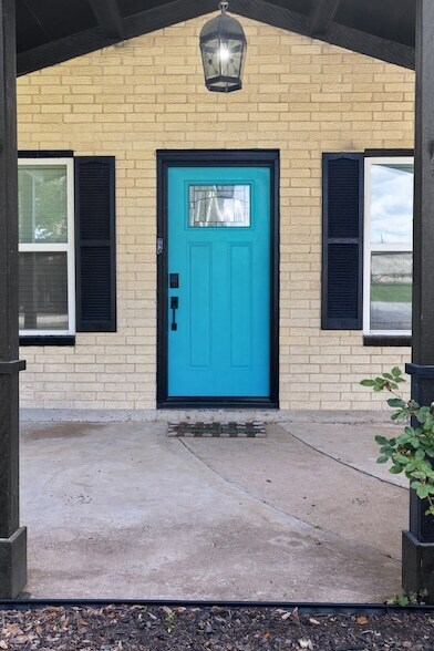 Building Photo - 1415 Palm Dr