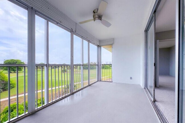 Foto del edificio - 3051 S Palm Aire Dr