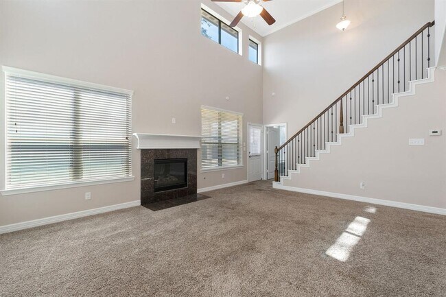Building Photo - 2047 Brodie Ln