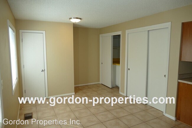 Building Photo - 3 br, 2 bath House - 3143 SE 26th Ave