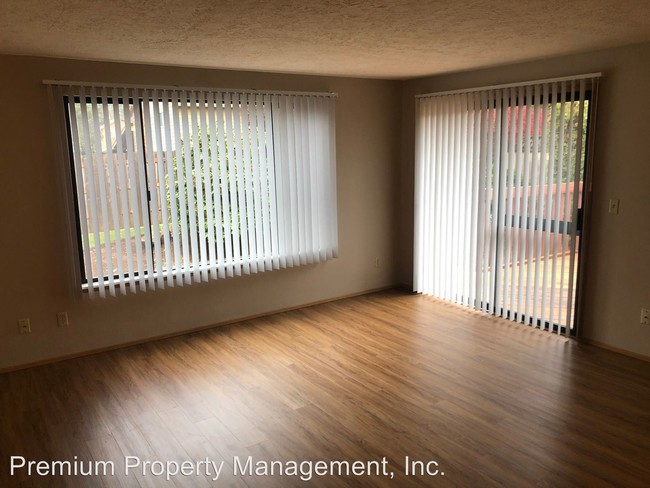 Building Photo - 6145-6155 Woodside Dr SE