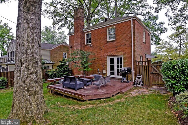 Building Photo - 1531 Patrick Henry Dr