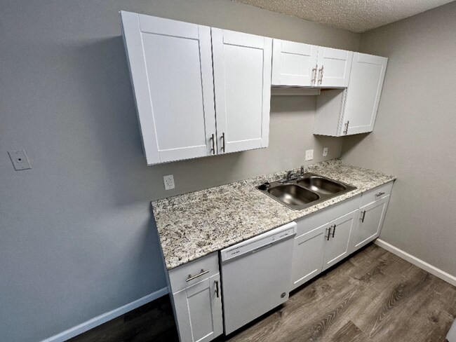 Building Photo - 221 Jessup St