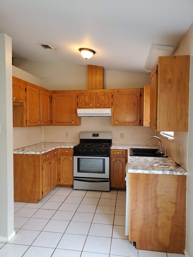 Building Photo - 2124 Kirby Smith Dr