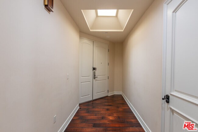Foto del edificio - 5057 W Maplewood Ave