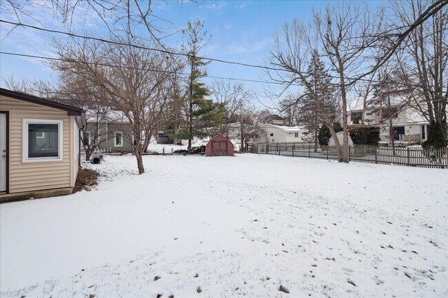 Building Photo - 221 58th St