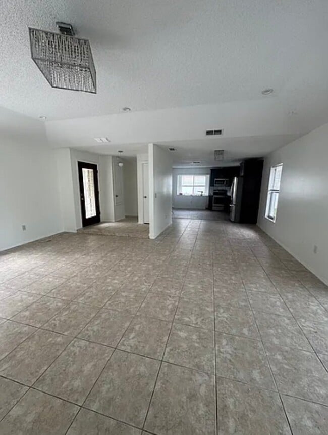 Building Photo - 15158 Springview St