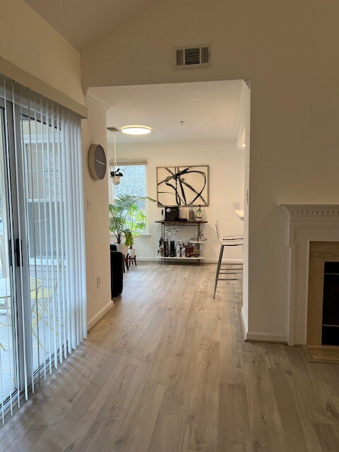 Fotografía del edificio - 121 Timberbrook Ln