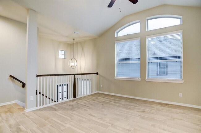 Foto del edificio - 575 Longleaf Pine Dr