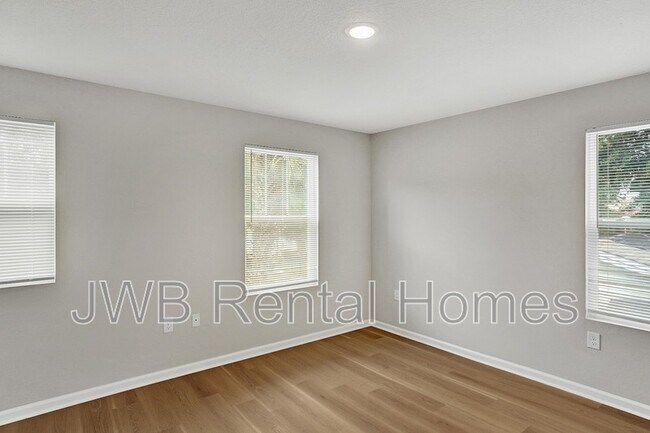 Foto del edificio - 1655 Windle St