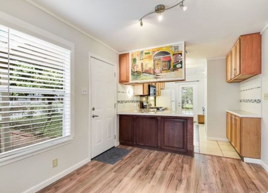 Foto principal - 707 Sprucewood Ln