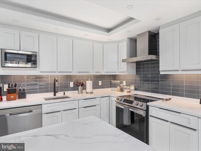 Foto del edificio - 6101 Edsall Rd
