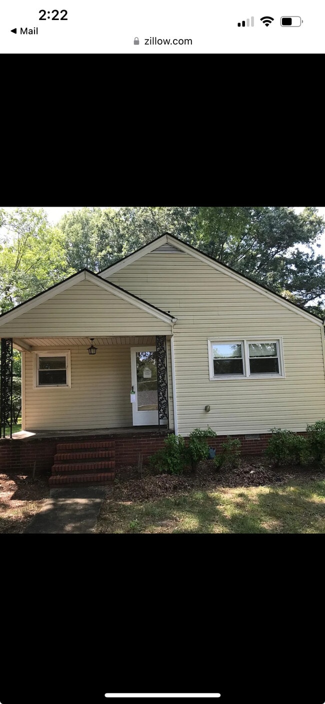 Building Photo - 315 Maple St