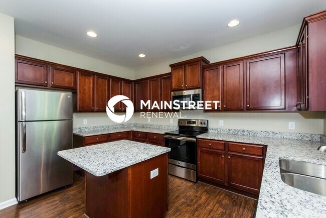 Building Photo - 5 Bedroom Pet-Friendly Home in Charlotte, NC with Main Street Renewal