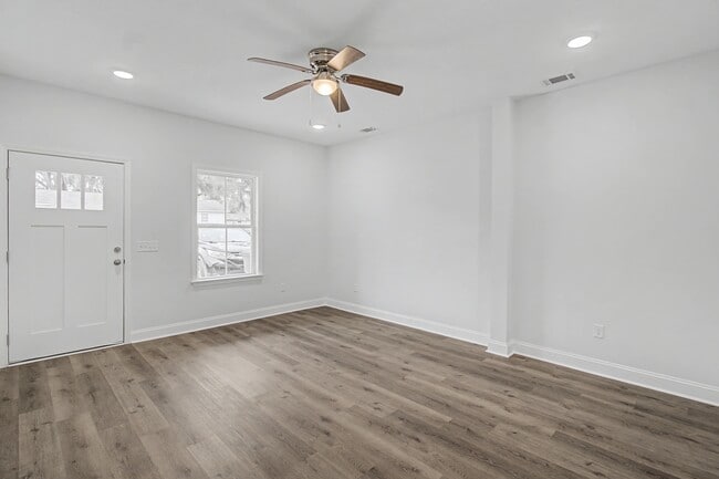 Building Photo - 205 Bagley Ave