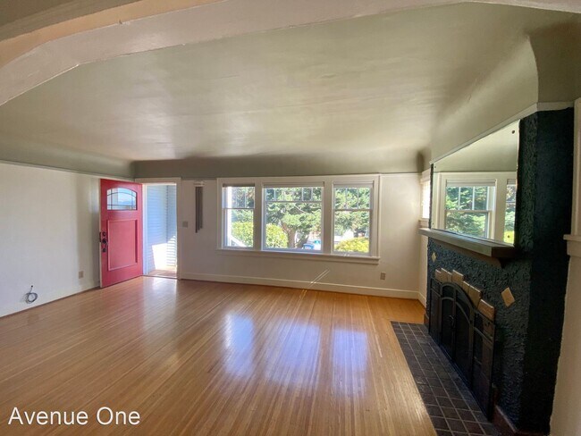 Foto del edificio - 3 br, 1 bath House - 6817 19th Ave NE