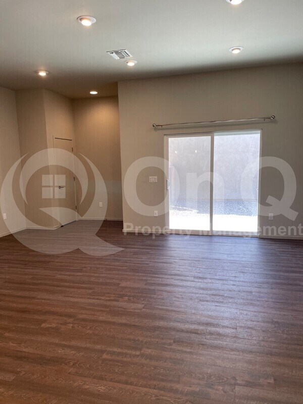 Building Photo - 3043 N Dasylirion Dr
