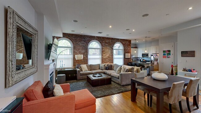 Foto del edificio - 3 br, 3.5 bath  - 456 W 4th St # 202