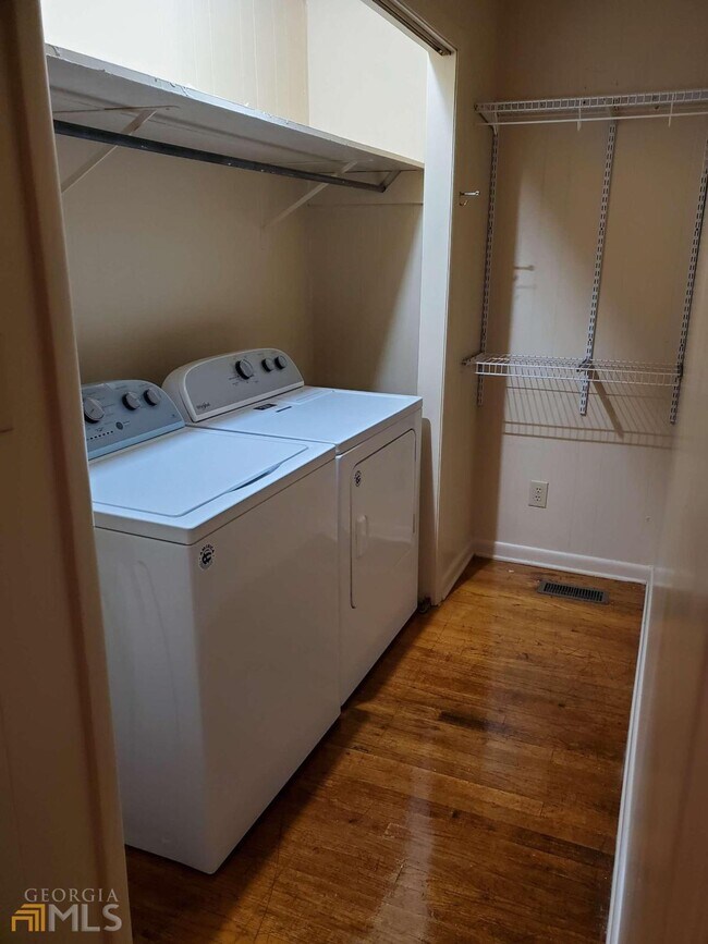 Foto del edificio - 911 N Jefferson St NE