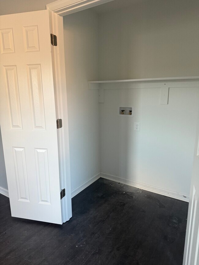 Foto del edificio - 616 E Church St