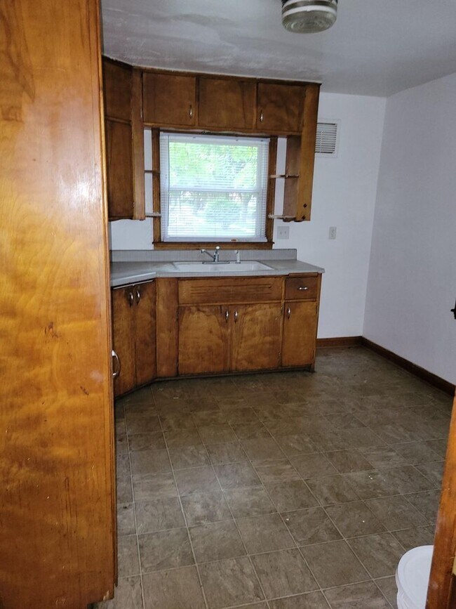 Building Photo - 3260 N 49th St