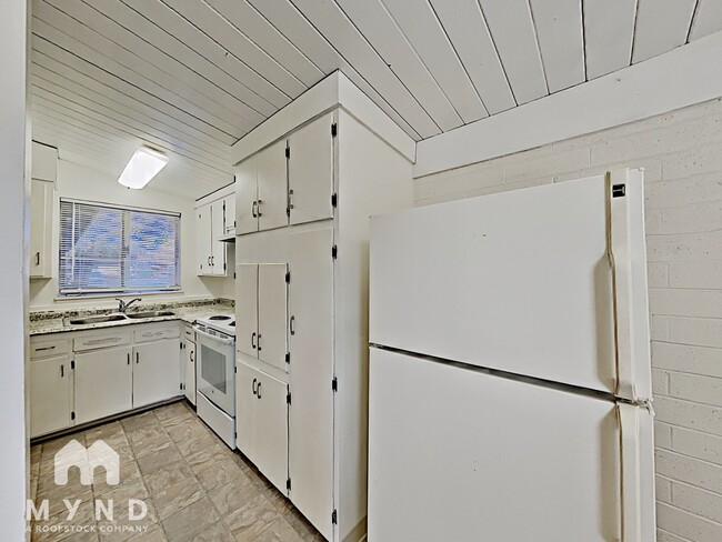 Building Photo - 942 Curti Dr