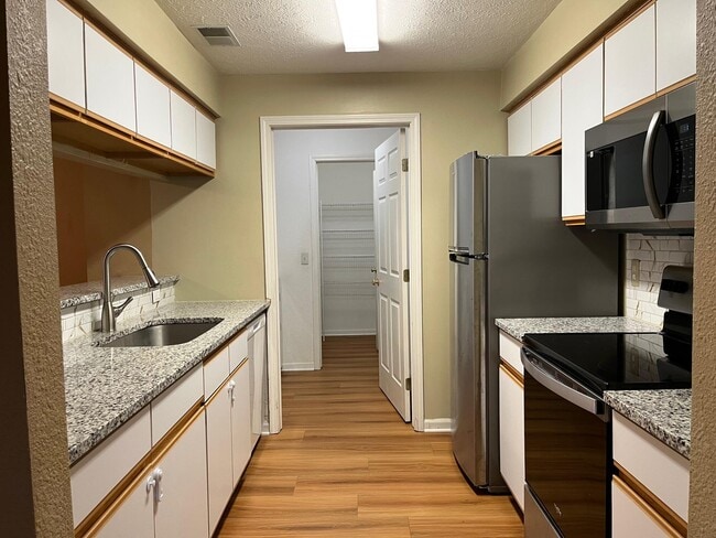 Building Photo - 1755 Weatherstone Dr