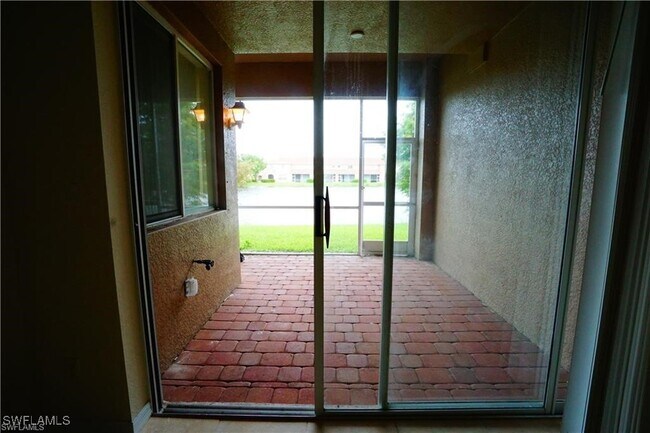 Foto del edificio - 9774 Roundstone Cir