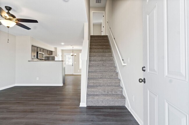 Building Photo - Ziva Ln - 1111