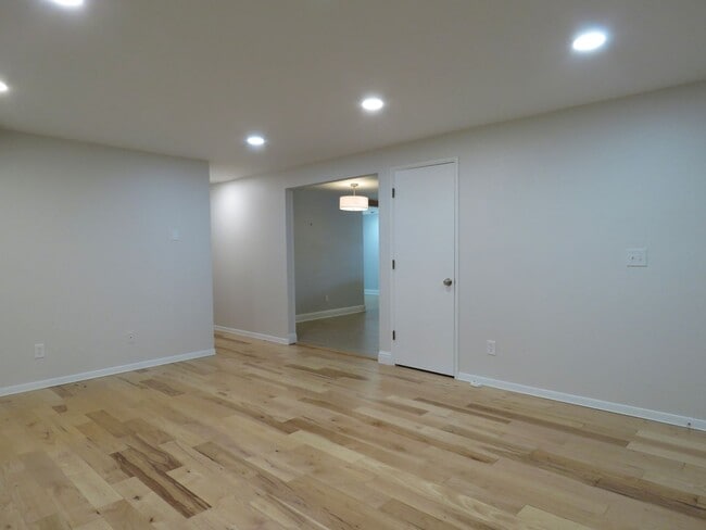 Building Photo - Move In Special- $500 of first Months rent...
