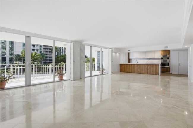 Building Photo - 600 Grapetree Dr