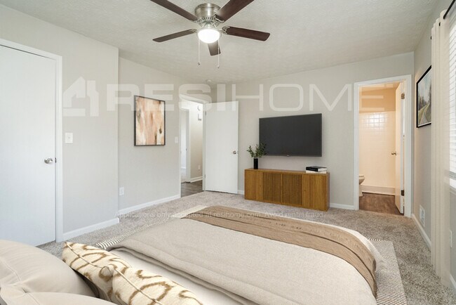 Foto del edificio - 6251 Willowbrook Dr
