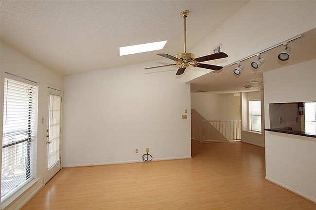 Foto del edificio - 2277 S Kirkwood Rd