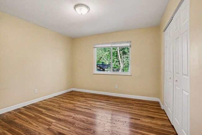 Building Photo - $150 off move-in when using Rently - $1099- 2 Bedroom Townhome off Westnedge