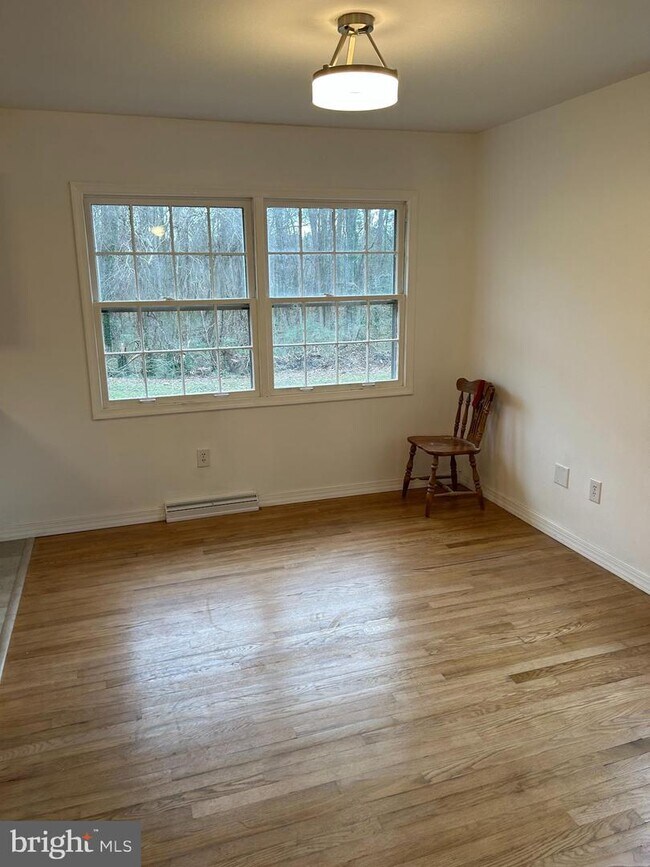 Building Photo - 48565 Beachville Rd