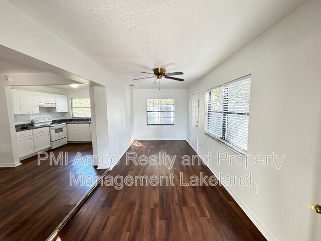 Foto del edificio - 2240 Jungle St