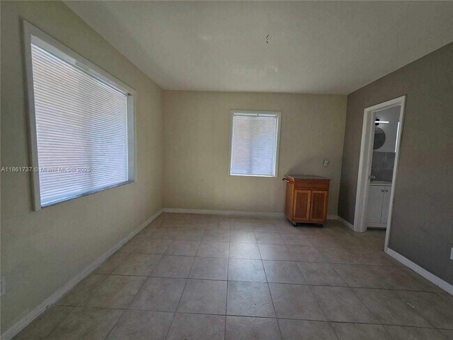 Foto del edificio - 724 SW 7th Terrace