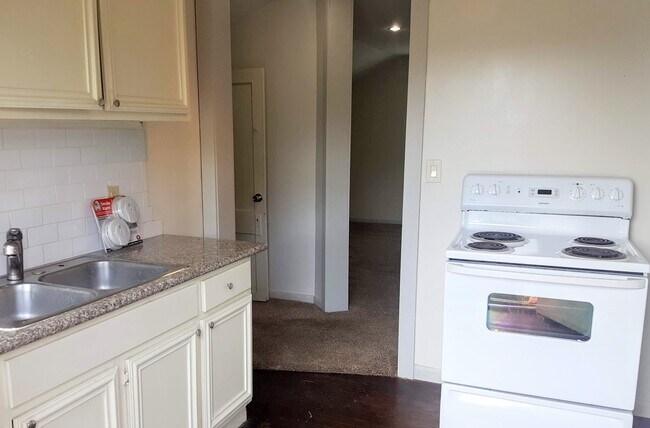 Kitchen - 4412 Rusk St